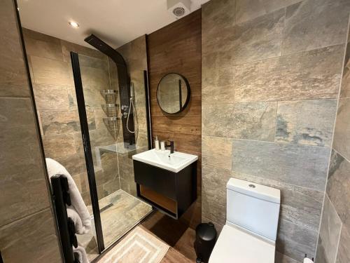 a bathroom with a sink and a shower and a toilet at Right Choice by 3 Crowns in Dundee