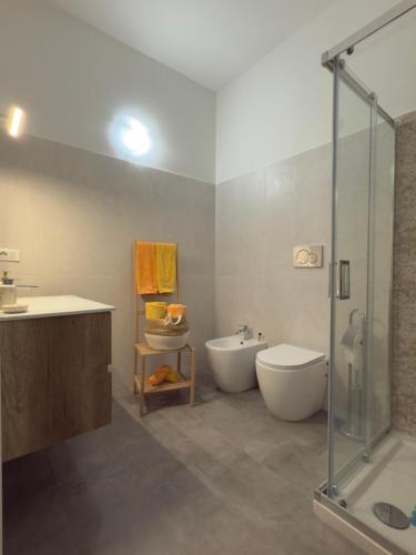 a bathroom with a tub and a sink and a toilet at Casa della Cittadella in Noto