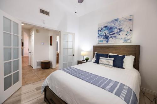 a bedroom with a large bed with blue pillows at Glendale Sack in Glendale
