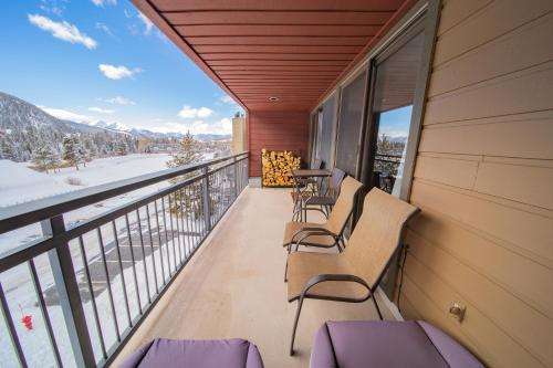 a balcony with chairs and a view of the mountains at Montezuma 1770 by SummitCove Lodging in Colorado in Keystone