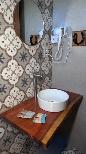 a bathroom with a sink and a mirror at The Barn Experience - Mantiqueira in Sylvestre Ferraz