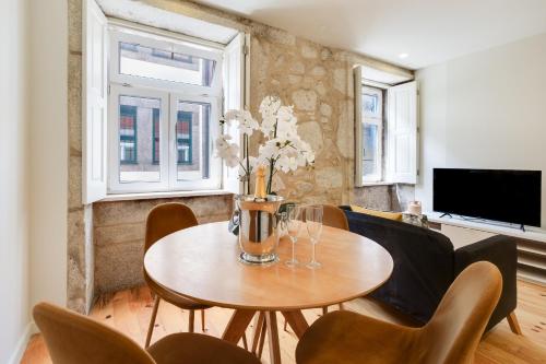 Magnolia 4 Luxury with AC Metro Downtown Porto