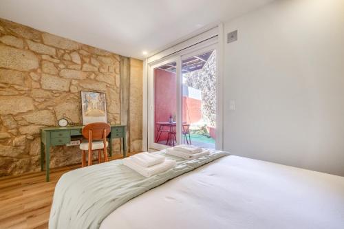 Magnolia 2 Luxury with AC Metro Downtown Porto