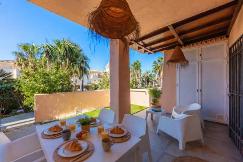 Surf Apartment - Wifi - Parking - Swimming Pool - Patio - Garden