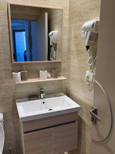 a bathroom with a sink and a mirror at Casa de Marinero in Martil