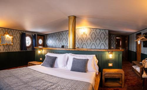 a bedroom with a large bed in a room at Piroscafo Lombardia in Arona