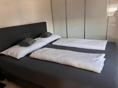two beds with white sheets and pillows on them at Moderne Wohnung mit Stil in Grossgerungs