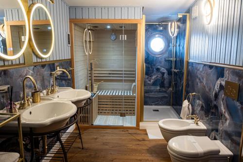 a large bathroom with two sinks and a shower at Piroscafo Lombardia in Arona