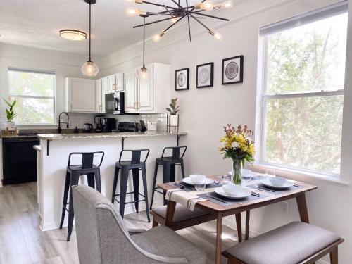 a kitchen and dining room with a table and chairs at Sanctuary at Oaks - Full Kitchen , Near I75 in Gainesville