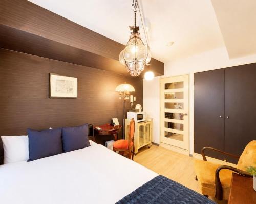 a bedroom with a bed and a desk and a chair at Hachioji House 102 Apartment in Hachioji