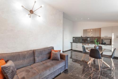 Family friendly house with a swimming pool Makarska - 25825