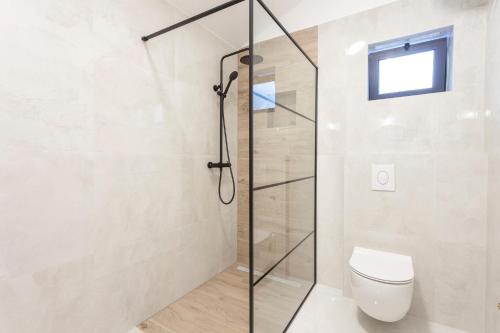Family friendly house with a swimming pool Makarska - 25825