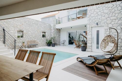 Apartments with swimming pool Sibenik - 25853