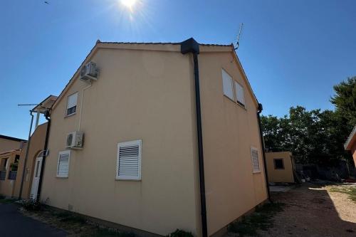 Apartments with parking space Nin, Zadar - 25940