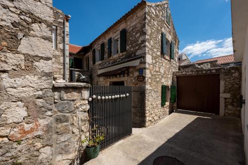 Holiday house with WiFi Sukosan, Zadar - 25185