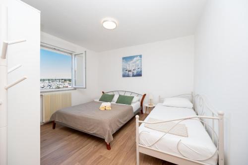 Apartments by the sea Biograd na Moru, Biograd - 25467
