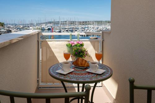 Apartments by the sea Biograd na Moru, Biograd - 25467