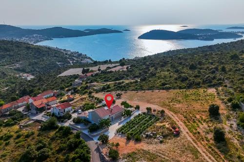 Family friendly house with a swimming pool Cove Kalebova Luka, Rogoznica - 25561