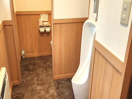 a bathroom with a white urinal in a room at 湯畑源泉宮崎館 in Kusatsu