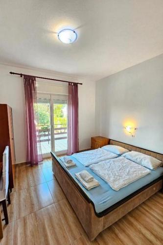Apartments with parking space Banjol, Rab - 25967