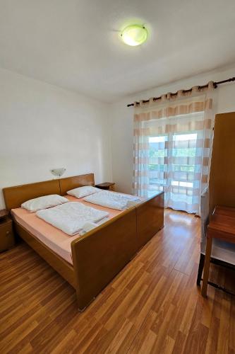 Apartments with parking space Banjol, Rab - 25967