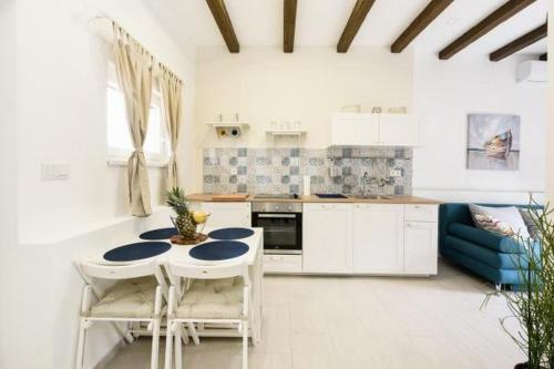 Apartments by the sea Biograd na Moru, Biograd - 25555
