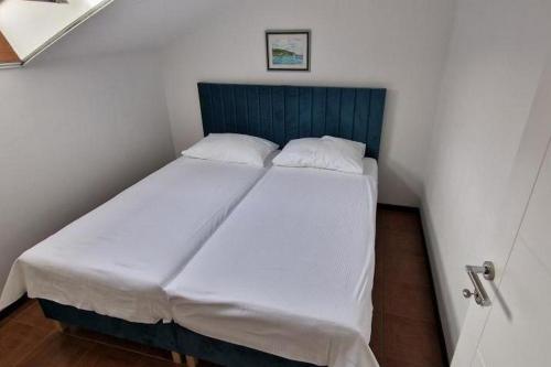 Apartments by the sea Biograd na Moru, Biograd - 25555