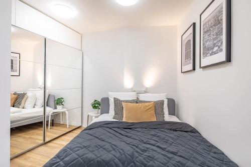 NEW - Central Comfy Home with Balcony
