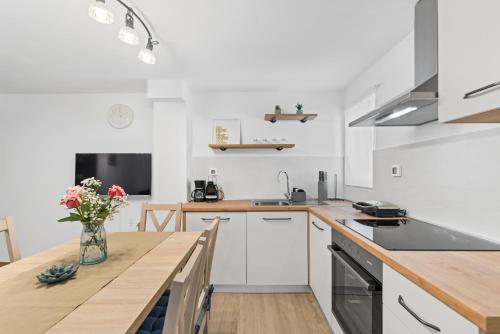 Apartments with parking space Novigrad - 25957