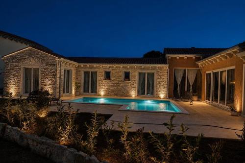 Family friendly house with a swimming pool Tinjan, Central Istria - Sredisnja Istra - 25836