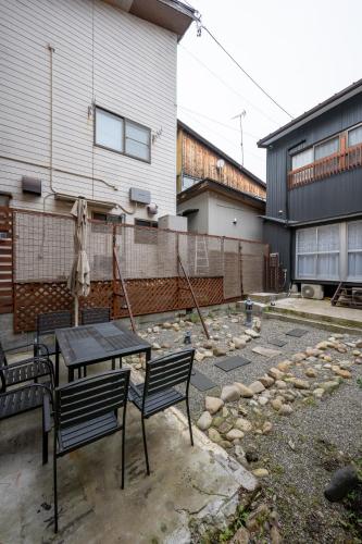 T304Japanese Garden Villa near Historic Town Max of 8 people