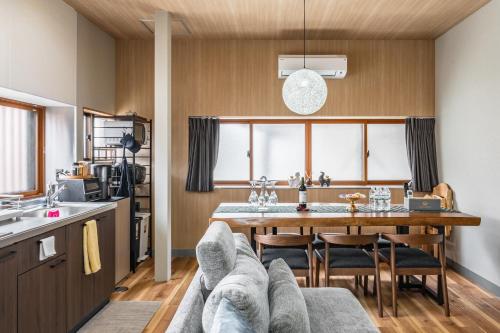T302 Elegant Private Villa Near Hie Shrine Sleeps 13