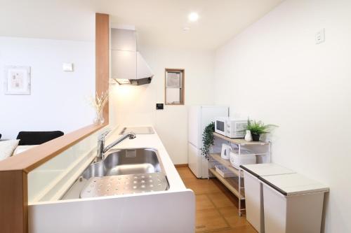 Entire House with 3 Private Bedrooms-Perfect for Groups 天下茶屋