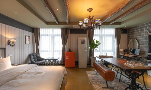 a bedroom with a bed and a desk and a dining room at 대구 2월 호텔 동성로점 in Daegu