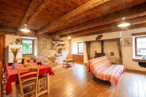 a living room with a table and a dining room at Le gite de granade in Barjac
