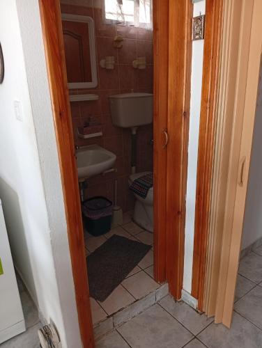 a bathroom with a toilet and a sink at Spitaki mou in Kamena Vourla