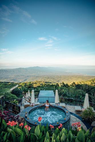 Munduk Moding Plantation Nature Resort — Pool view