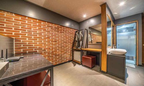 a bathroom with a brick wall and a sink at HOTEL STAY AYANA DAEJEON in Daejeon