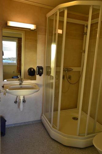 ห้องน้ำของ VIKEDAL VERTSHUS hotel