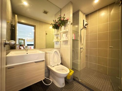 a bathroom with a toilet and a sink and a shower at Sanphawut IDEO CONDO in Bang Chak