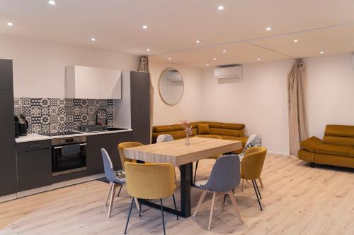 Charming Annecy Old Town Apartment, steps away from the Lake