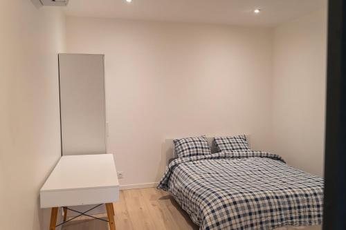 Charming Annecy Old Town Apartment, steps away from the Lake