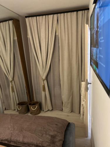 Suite 01