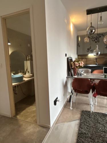 Suite 01