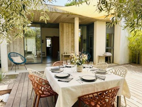 luxueuse villa piscine terrain de boules vue imprenable sur le golf