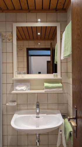 a bathroom with a sink and a mirror at Hotel Garni Vindobona in Pörtschach am Wörthersee
