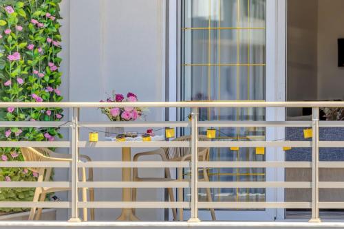 a table and chairs on a balcony with flowers at Christina's House in Afantou