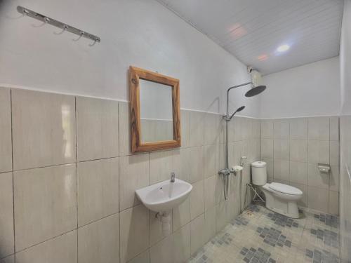 a bathroom with a sink and a toilet at The sonteng hills in Sengkol