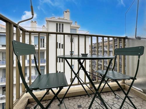 1BR design balcony Nice center Tram & 10mins Mer