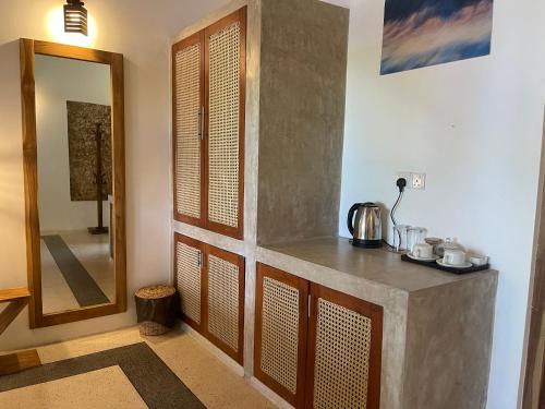 a room with a counter and a mirror at Villa Flamingo in Ahangama